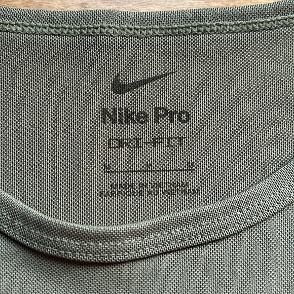 Nike Pro Cropped Training Tank - Picture 5 of 8